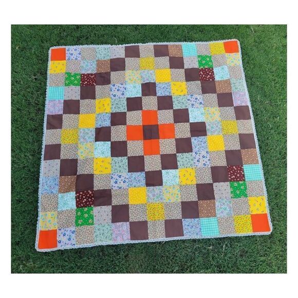 Vintage 1970's Hamdmade Baby Blanket Quilt Throw - Picture 1 of 8